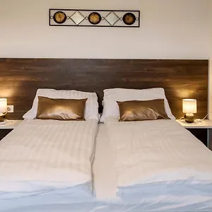  Apartment Apolonia